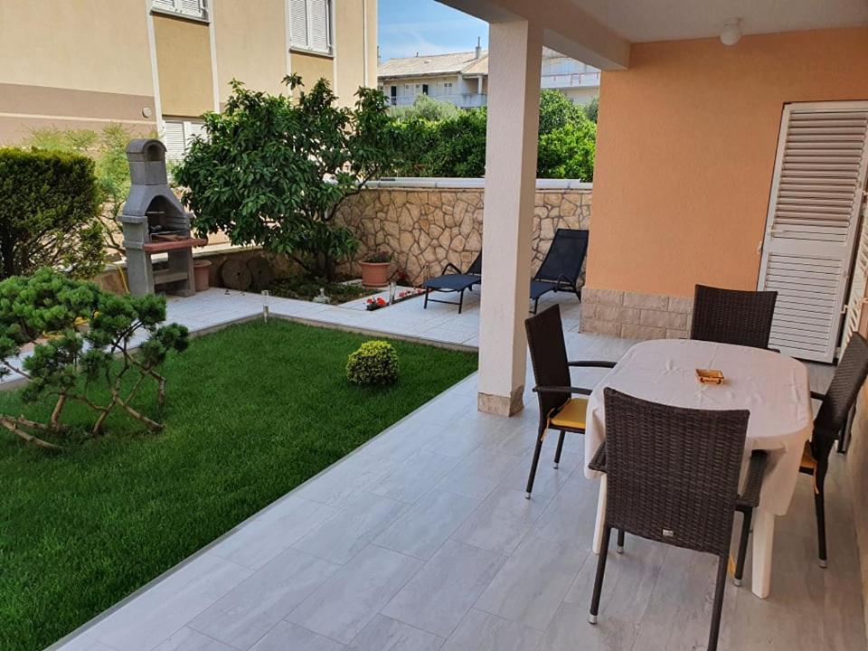 Apartments Niko Новалья Экстерьер фото