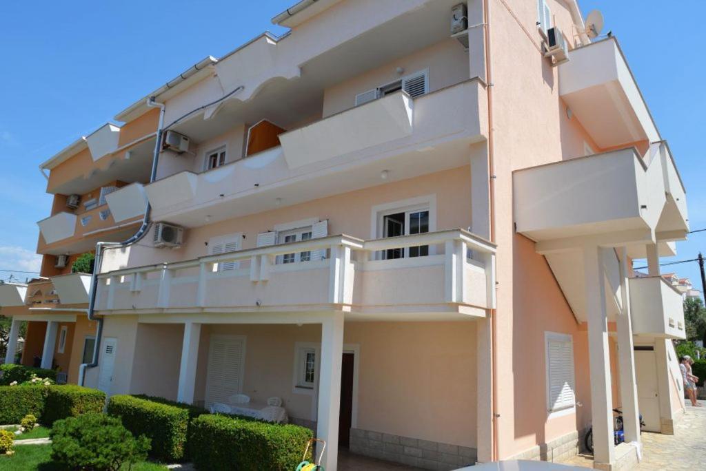 Apartments Niko Новалья Экстерьер фото